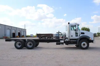 New | in-Stock 2026 MACK GRANITE 64BR Cab Chassis trucks Texas US | Roll Off Truck World #1491868