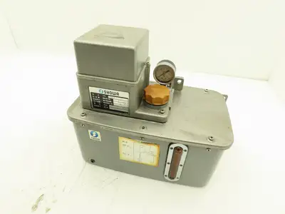 Showa LCB4 7864 Lubrication Oil Pump Machine Oiler 6L Steel Tank 0.1 L/Min 200V