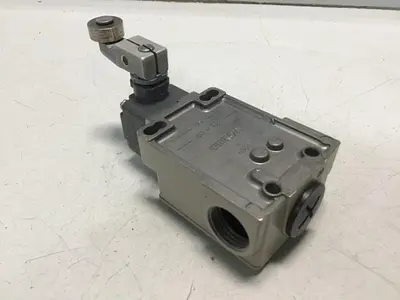 USED OMRON D4B-6C15N-SHI