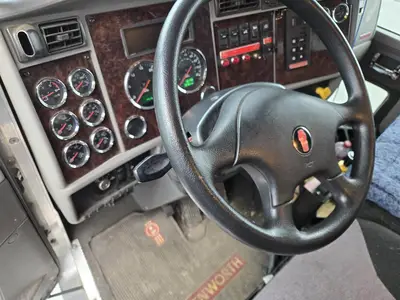 USED 2020 KENWORTH T270