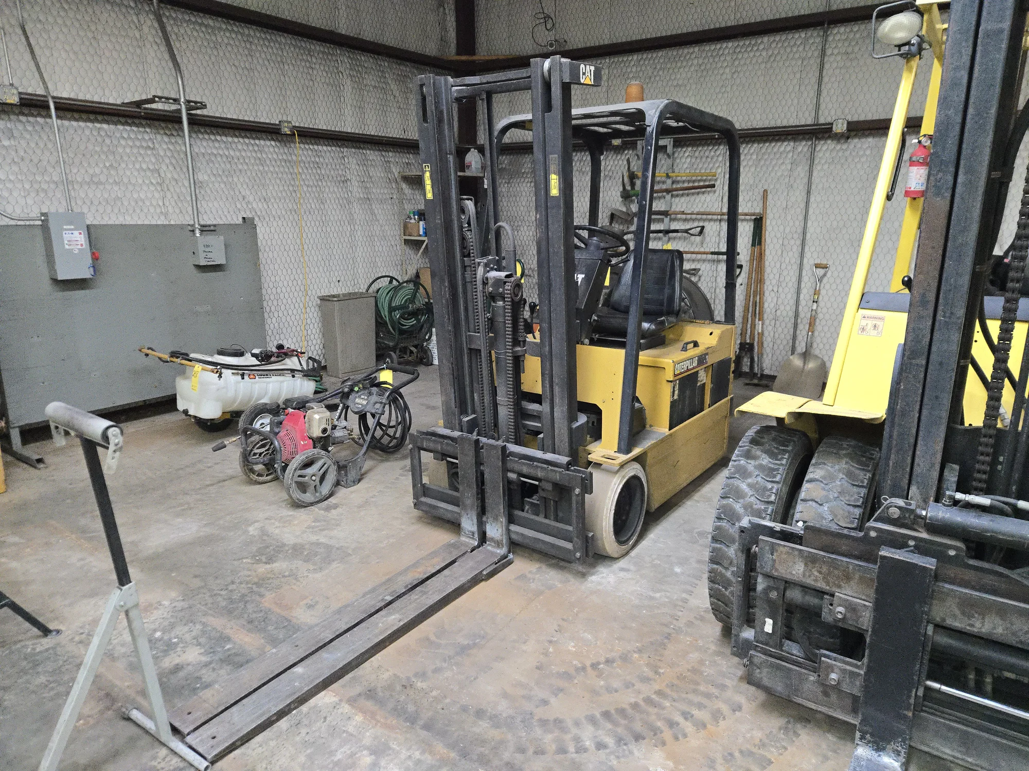 Used _UNKNOWN_ _UNKNOWN_ 3-Wheel Sit down Electric Counterbalance Forklifts Texas US | IRS Auction #1326025