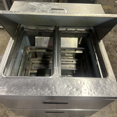 174-0135 Delfield 32” Self Contained Sandwich Prep Table Cooler