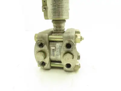 Honeywell ST3Q00 S100 R300 Temperature Transmitter -40° to 125° C 1/2"NPT