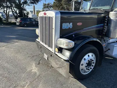 USED 2009 PETERBILT 389