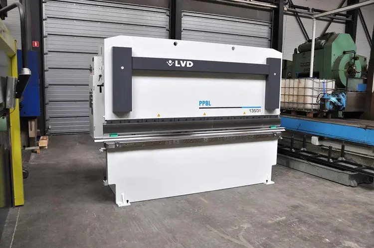 Used LVD PPBL-H 135 TON X 3100 MM CNC Press Brakes | Apt International N.V #373011