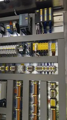 A&F Palettierer + 2x Kuka