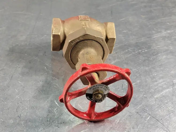 Used MILWAUKEE 572 Valves/Fittings British Columbia CA | Lenmark #257994