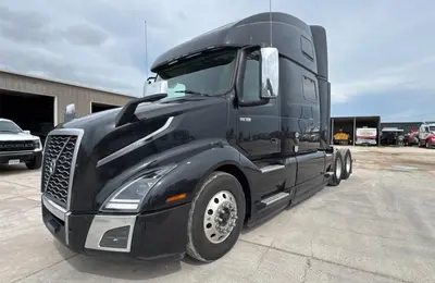 USED 2024 VOLVO VNL64T860