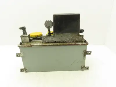 SKF MKU12-BW6-OI18+PSI Lubrication Pump Machine Oiler 6.7L Tank 0.1 L/Min 200V