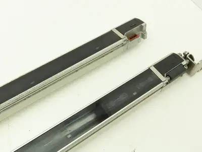 Keyence SL-C36H-R | SL-C36H-T Light Curtain Transmitter Receiver Set 700mm 24VDC