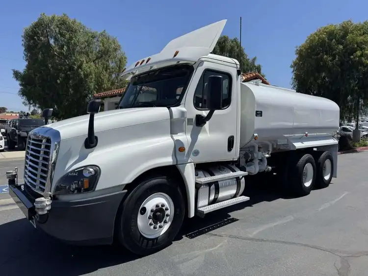 Used 2018 FREIGHTLINER CASCADIA 125 Conventional trucks California US | Commerce Truck Equipment Sales #1548310