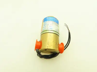 Honeywell Skinner 3138BBN1LN00 Solenoid Valve 3-Way NO 24VDC 60 PSI 1/8" NPT