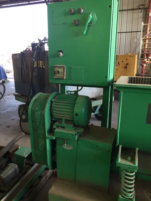 Ultramatic Vibratory Finisher