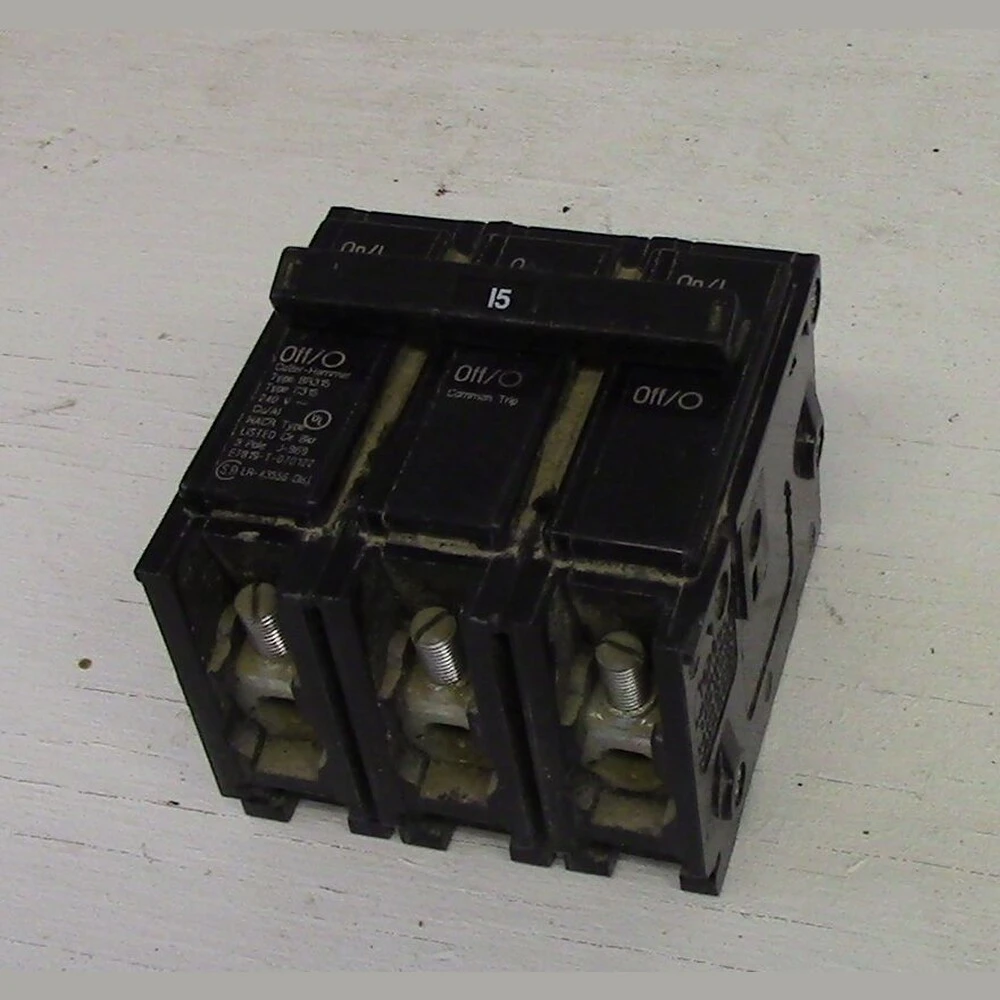 Cutler Hammer 3 Pole 15 Amp Push-in Breaker