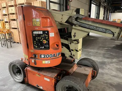 USED JLG E300 AJP