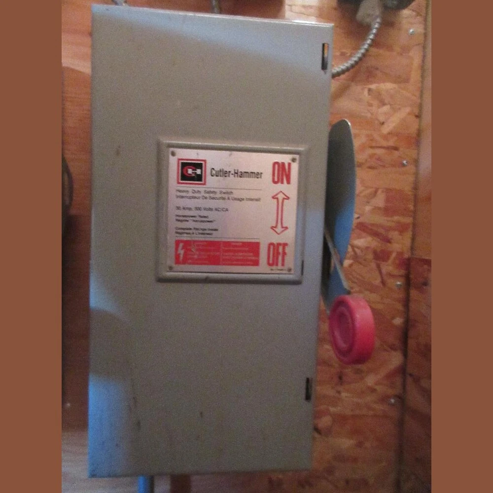 Cutler Hammer 30 Amp Fusible Disconnect