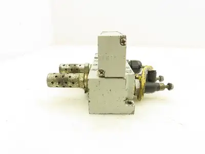 Numatics 123BA43AMN00061 Pneumatic Solenoid Valve w/Manifold Base 24VDC