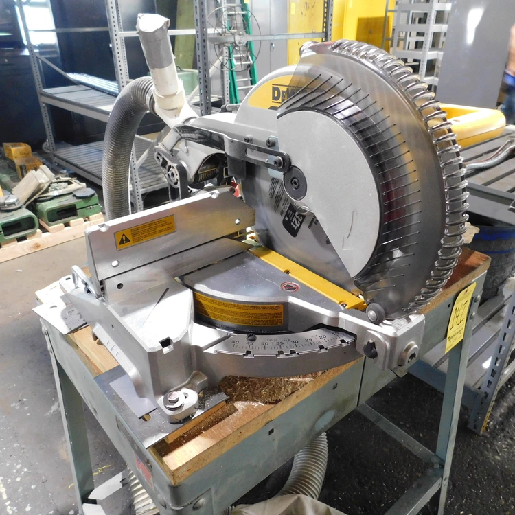 Used _UNKNOWN_ _UNKNOWN_ Miter Saws Illinois US | Thompson Auctioneers #1284721