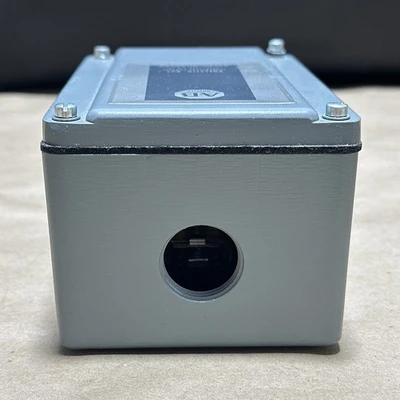 NEW Allen-Bradley 837-V2J