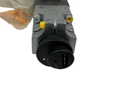 NEW BOSCH R978716032 HYDRAULIC DIRECTIONAL CONTROL VALVE BAT 0811404119