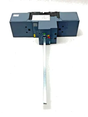 USED SIEMENS CIRCUIT BREAKER 3-POLE W/ ACCESSORY