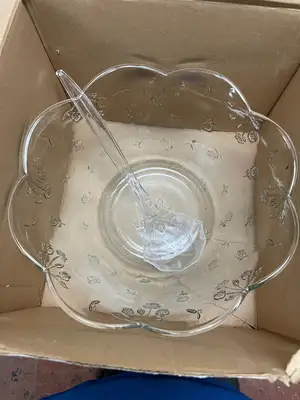 Used Anchor Used Anchor Savannah 7 Quart Glass Punch Bowl Set for 8 Party/Banquet Supplies Illinois US | Falcon Restaurant Supply #1376122