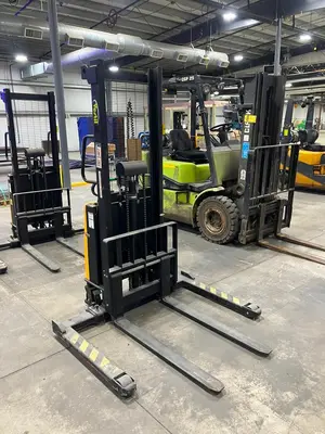 Used 2015 _UNKNOWN_ _UNKNOWN_ Pallet Stackers Minnesota US | Myron Bowling Auctioneers Inc #1541727