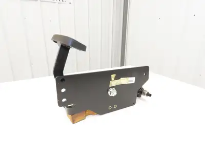 Yale ERP035VTN36TE084 Forklift Brake Pedal Master Cylinder & Bracket Assembly