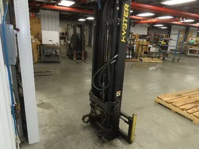 Hyster E30Z Forklift 3 Stage Mast 187" @ 2800LB From Hyster E30Z