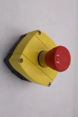 Allen-Bradley Push Button PC-PBT-GF30 STOCK K-3468