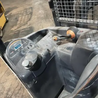 USED 2019 CROWN RR5725-45