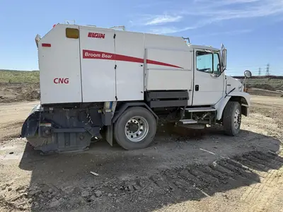 USED 2005 FREIGHTLINER FL70