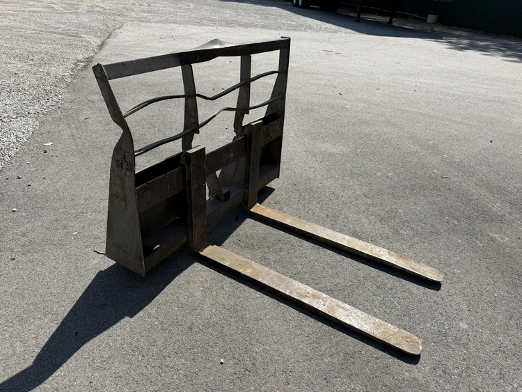Used _UNKNOWN_ _UNKNOWN_ Pallet Forks Indiana US | Miedema Asset Management Group #1414667