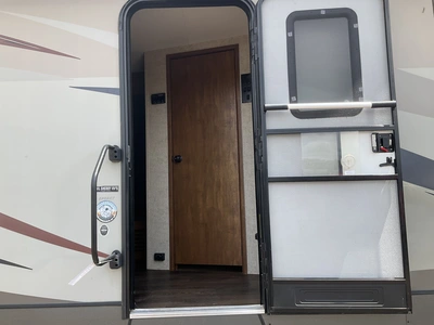 USED 2016 KEYSTONE SPRINTER SERIES M-299