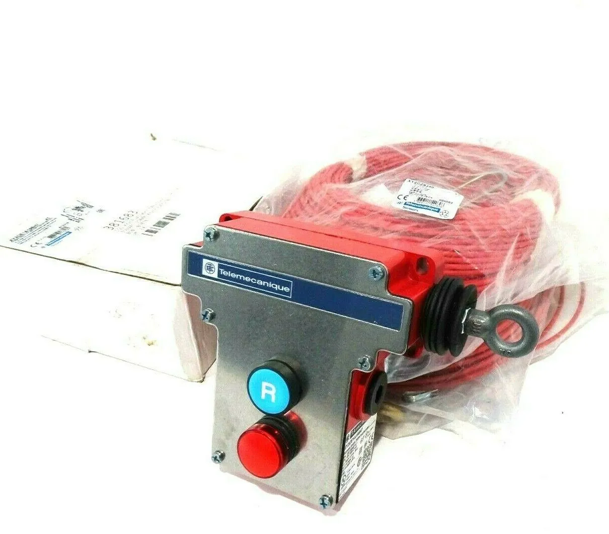 NEW TELEMECANIQUE XY2CE1A196H7 CABLE PULL SWITCH W/ CABLES