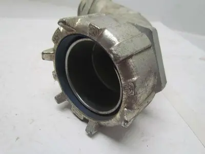 Thomas & Betts 90 deg 3" Non-Insulated 6108 Connector