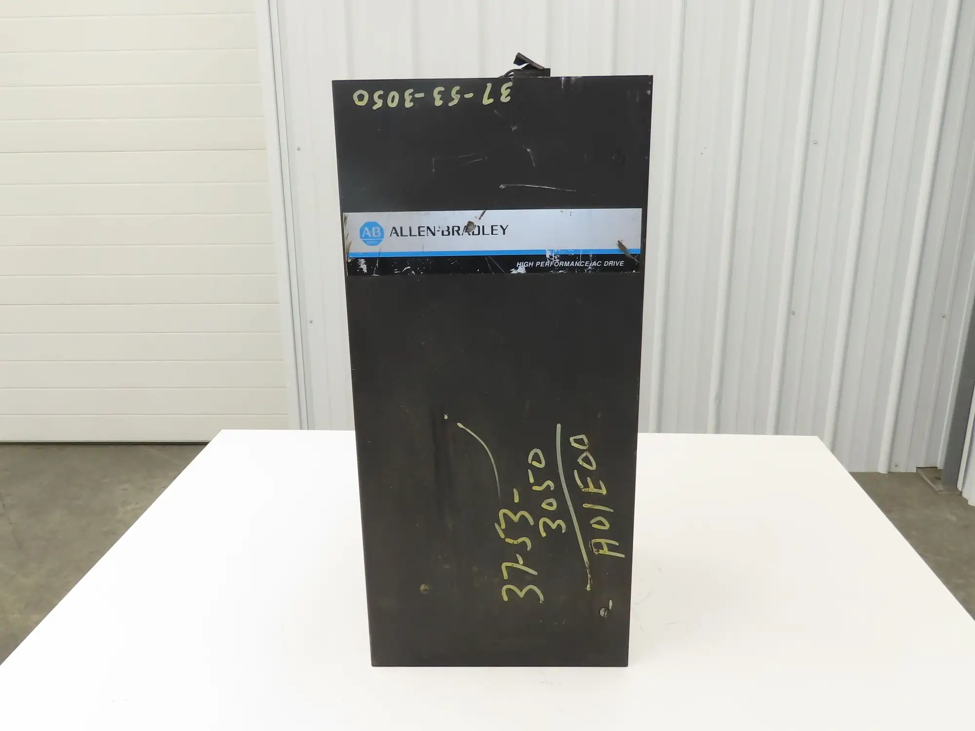 Allen Bradley 1392-B040-RF-MC-B-D1-F2-F4 AC Drive 480Vac In 440V 19A 0-200Hz Out
