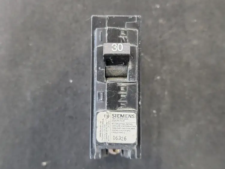 Used SIEMENS Q130 Switchgears British Columbia CA | Lenmark #243624