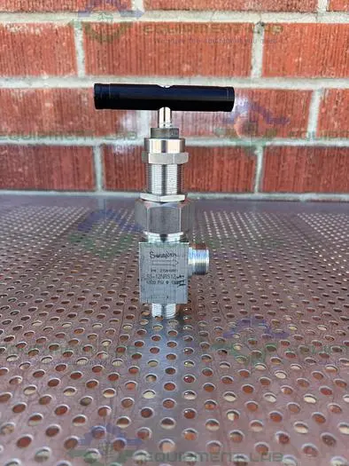 Used SWAGELOK SS-12NRS12-A NEEDLE VALVE 5800 PSI W/ 1" THREADED FITTING Valves/Fittings California US | Equipment Lab #485625