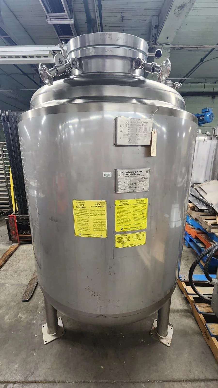 Tank Possessing Tank 1000 Lit. 316 S/S With CIP Spray Ball Bottom Mounted Mixer # 49886