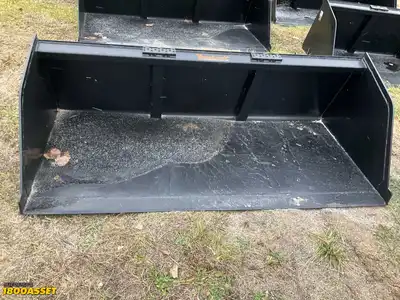 New Tomahawk 84” snow/mulch skid steer bucket, welded on high carbon cutting edge, skid steer...