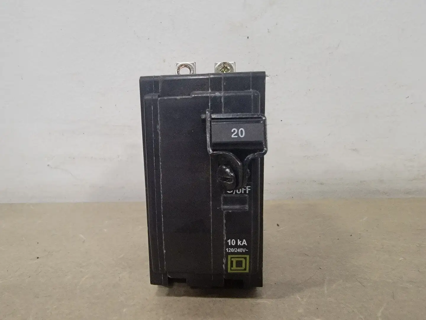 USED SQUARE D QOB220