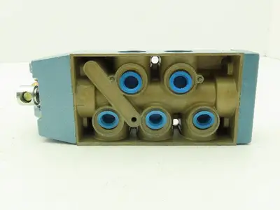 Skinner S3L0GJXX Manual Directional Control Valve 5-Way 3 Pos Spring Return