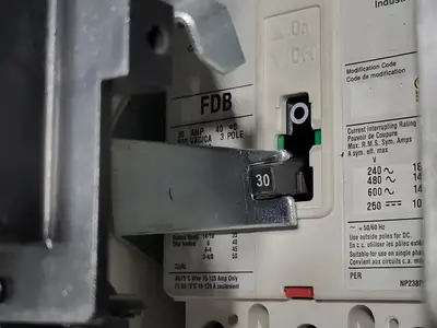 Used EATON SVX015A1-5A4N1 Switchgears British Columbia CA | Lenmark #240403