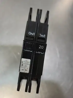 Eaton 7819 2 pole 20 amp breaker M1640 (BIN354)