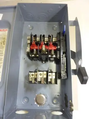 USED SQUARE D D323N