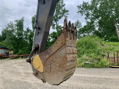 Used 2014 VOLVO EC220DL Crawler Excavators | Abele Tractor #1342873
