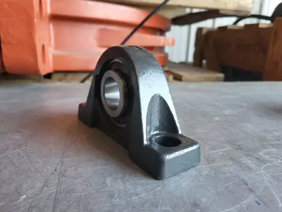 Pillow Block Housing w/ UC207-20 Bearing
