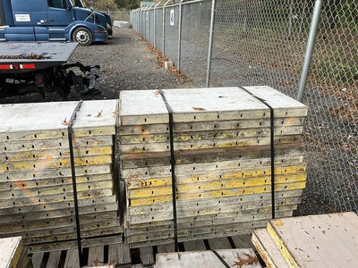 Used MIXED LOT OF VARIOUS SIZED CONCRETE FORMS Misc Construction Attachements Michigan US | Miedema Asset Management Group #1579276