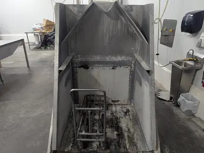 Tote Dumper